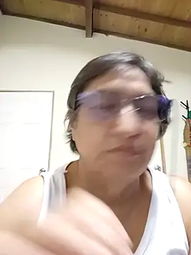 Snapshot of florecita69 chatting on 10/09/25, 01:58 florecita69 online show from 10/09/25, 01:58