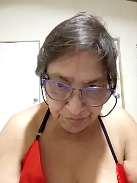 Snapshot of florecita69 chatting on 10/11/25, 02:11 florecita69 online show from 10/11/25, 02:11