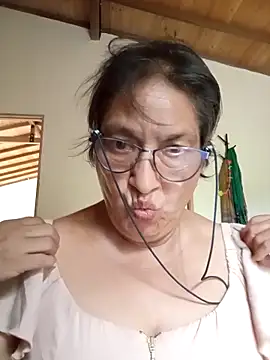 Snapshot of florecita69 chatting on 10/12/25, 08:30 florecita69 online show from 10/12/25, 08:30