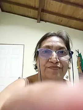 Snapshot of florecita69 chatting on 10/15/25, 02:22 florecita69 online show from 10/15/25, 02:22