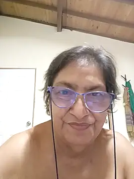 Snapshot of florecita69 chatting on 10/16/25, 02:40 florecita69 online show from 10/16/25, 02:40