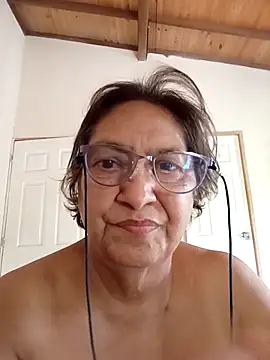 Snapshot of florecita69 chatting on 10/17/25, 03:25 florecita69 online show from 10/17/25, 03:25