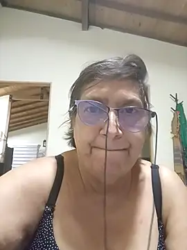 Snapshot of florecita69 chatting on 10/22/25, 11:26 florecita69 online show from 10/22/25, 11:26