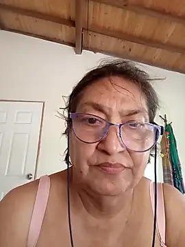 Snapshot of florecita69 chatting on 10/24/25, 02:35 florecita69 online show from 10/24/25, 02:35