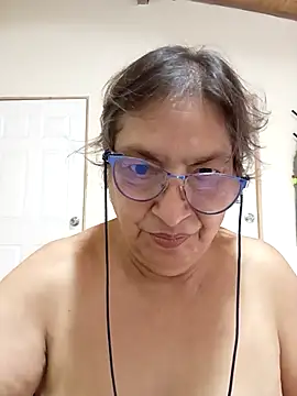 Snapshot of florecita69 chatting on 10/27/25, 02:21 florecita69 online show from 10/27/25, 02:21