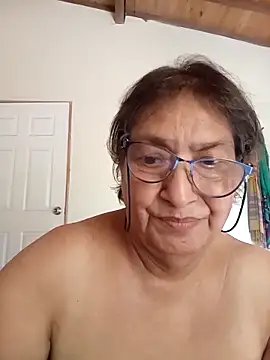 Snapshot of florecita69 chatting on 10/28/25, 02:31 florecita69 online show from 10/28/25, 02:31