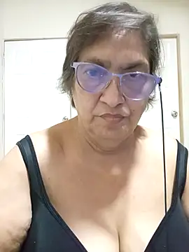 Snapshot of florecita69 chatting on 11/09/25, 01:48 florecita69 online show from 11/09/25, 01:48