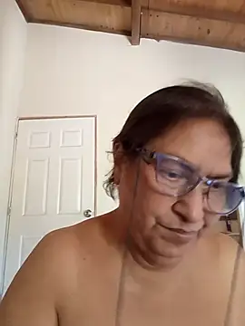 Snapshot of florecita69 chatting on 11/12/25, 02:50 florecita69 online show from 11/12/25, 02:50