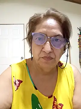 Snapshot of florecita69 chatting on 11/13/25, 03:27 florecita69 online show from 11/13/25, 03:27