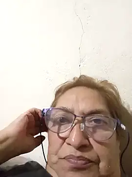 Snapshot of florecita69 chatting on 11/28/25, 12:46 florecita69 online show from 11/28/25, 12:46