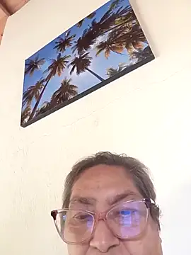 florecita69 online show from 04/28/26, 04:12