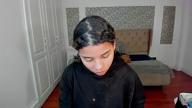 Mayaa ross online show from 10/01/25, 02:17