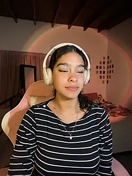 Snapshot of Arteatenea__ chatting on 12/04/25, 04:22 Arteatenea online show from 12/04/25, 04:22