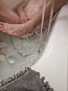 Snapshot of hotbi1981 chatting on 09/27/25, 11:32 hotbi1981 online show from 09/27/25, 11:32