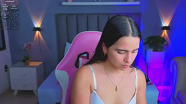 Snapshot of angelica_dymond chatting on 11/25/25, 12:05 angelica dymond online show from 11/25/25, 12:05