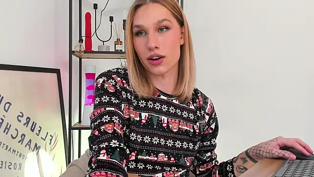 Snapshot of katrinewestx chatting on 12/25/24, 12:48 katrinewestx online show from 12/25/24, 12:48