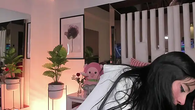 Kitty Eliffe online show from 10/25/25, 10:37