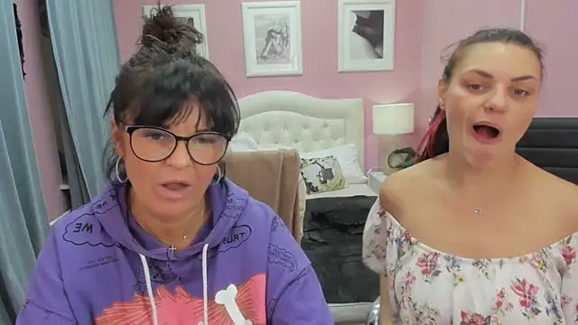 EricaAndPenelopa online show from 11/28/25, 08:33