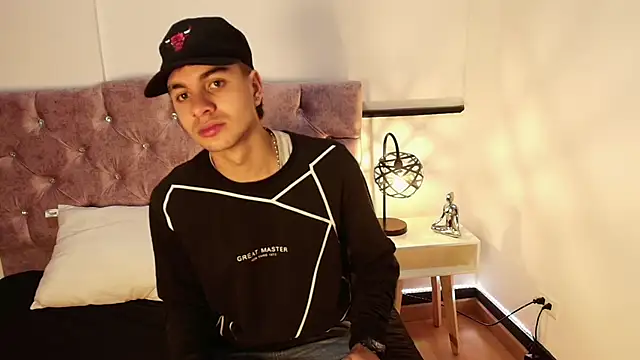 Snapshot of Amadeo_Wild chatting on 12/03/24, 03:11 Amadeo Wild online show from 12/03/24, 03:11