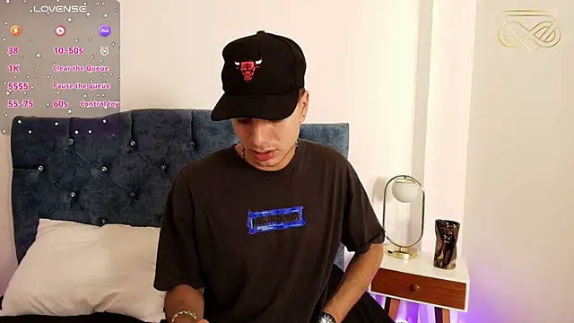 Snapshot of Amadeo_Wild chatting on 12/06/24, 02:02 Amadeo Wild online show from 12/06/24, 02:02