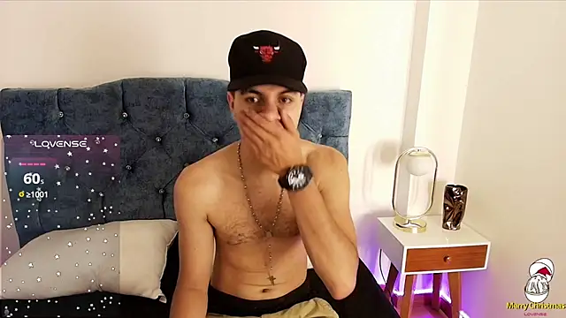 Snapshot of Amadeo_Wild chatting on 12/06/24, 02:49 Amadeo Wild online show from 12/06/24, 02:49