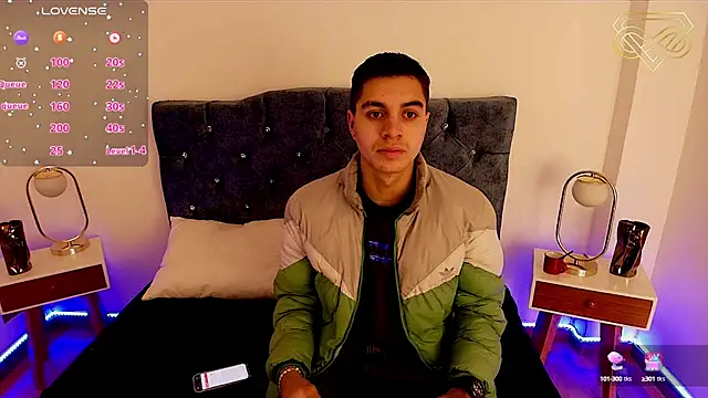 Snapshot of Amadeo_Wild chatting on 12/12/24, 01:17 Amadeo Wild online show from 12/12/24, 01:17