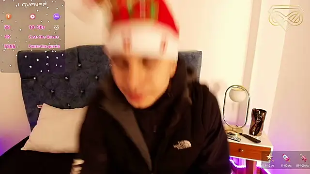 Snapshot of Amadeo_Wild chatting on 12/13/24, 02:16 Amadeo Wild online show from 12/13/24, 02:16