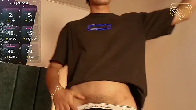 Snapshot of Amadeo_Wild chatting on 12/29/24, 07:43 Amadeo Wild online show from 12/29/24, 07:43