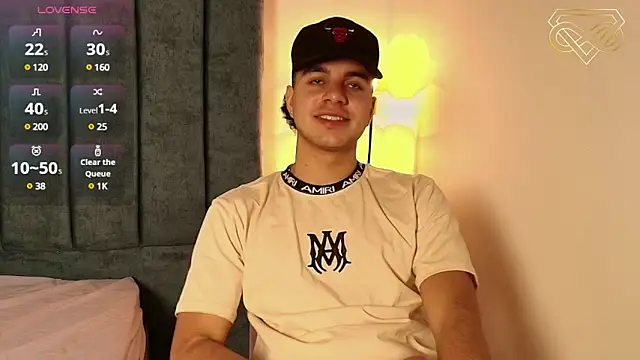 Snapshot of Amadeo_Wild chatting on 12/31/24, 07:07 Amadeo Wild online show from 12/31/24, 07:07