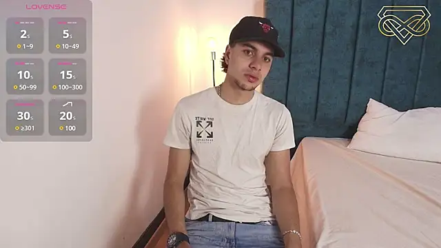 Snapshot of Amadeo_Wild chatting on 01/13/25, 03:26 Amadeo Wild online show from 01/13/25, 03:26