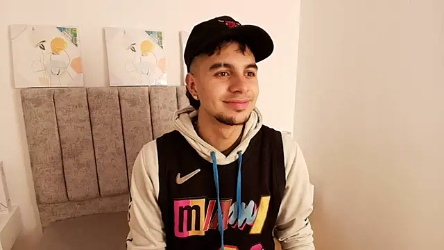 Snapshot of Amadeo_Wild chatting on 01/30/25, 03:40 Amadeo Wild online show from 01/30/25, 03:40