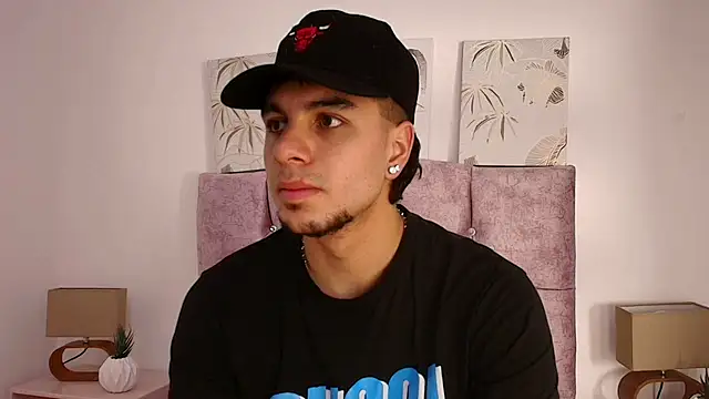 Snapshot of Amadeo_Wild chatting on 02/08/25, 03:00 Amadeo Wild online show from 02/08/25, 03:00