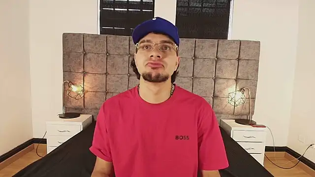 Snapshot of Amadeo_Wild chatting on 03/08/25, 02:19 Amadeo Wild online show from 03/08/25, 02:19