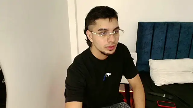 Snapshot of Amadeo_Wild chatting on 03/15/25, 07:16 Amadeo Wild online show from 03/15/25, 07:16