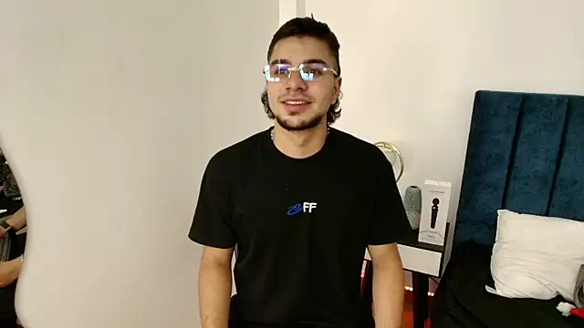 Snapshot of Amadeo_Wild chatting on 03/16/25, 02:10 Amadeo Wild online show from 03/16/25, 02:10