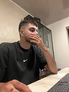 Snapshot of Amadeo_Wild chatting on 09/22/25, 02:57 Amadeo Wild online show from 09/22/25, 02:57