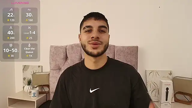 Snapshot of Amadeo_Wild chatting on 10/25/25, 04:13 Amadeo Wild online show from 10/25/25, 04:13