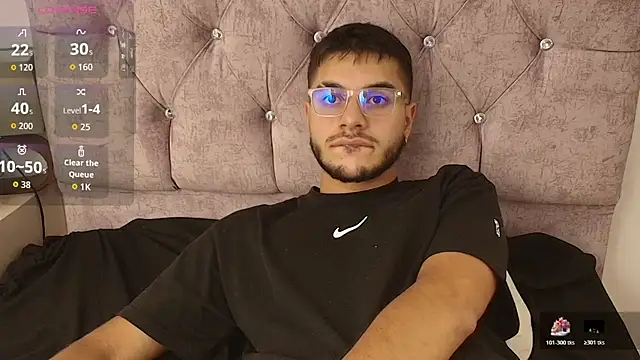 Snapshot of Amadeo_Wild chatting on 10/26/25, 04:18 Amadeo Wild online show from 10/26/25, 04:18