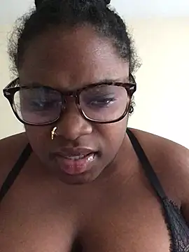 Snapshot of cocodreamxoxo chatting on 12/17/24, 04:11 cocodreamxoxo online show from 12/17/24, 04:11