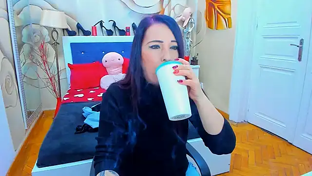 LauraSin online show from 02/03/25, 04:14