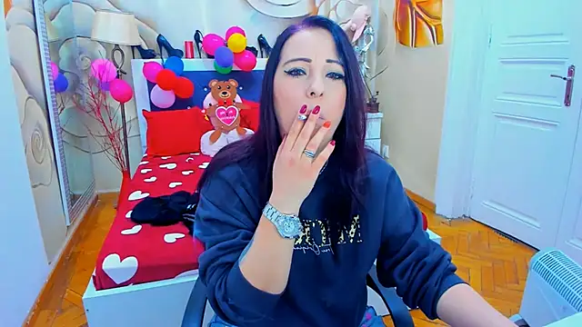 LauraSin online show from 02/10/25, 04:19