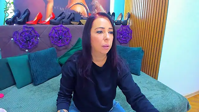 Snapshot of LauraSin chatting on 10/30/25, 04:25 LauraSin online show from 10/30/25, 04:25