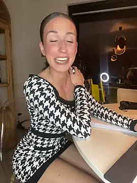 lola tentatiion online show from 02/20/25, 08:36