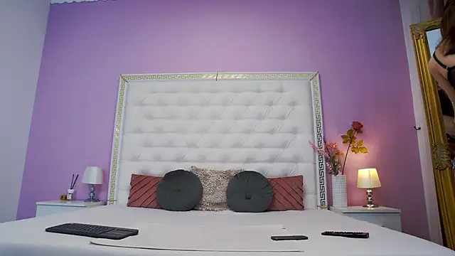 Snapshot of Lenna_Paul chatting on 11/11/25, 04:56 Lenna Paul online show from 11/11/25, 04:56