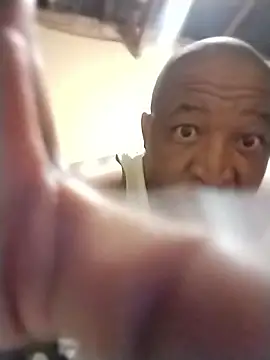 Snapshot of surger chatting on 12/15/25, 02:16 surger online show from 12/15/25, 02:16