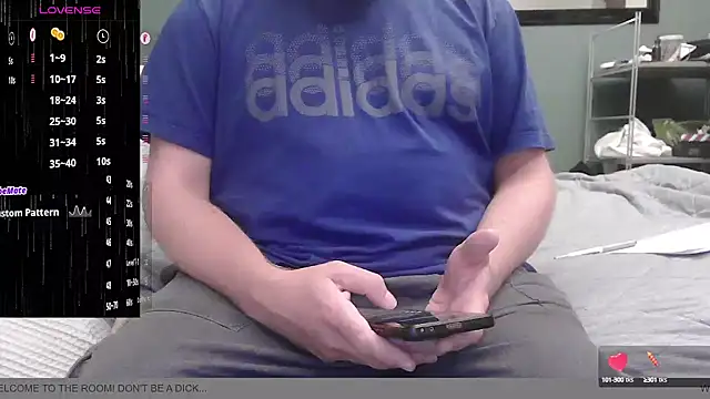 Snapshot of BondBroken chatting on 09/30/25, 06:13 BondBroken online show from 09/30/25, 06:13