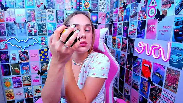 Snapshot of MiaMilas chatting on 09/30/25, 05:29 MiaMilas online show from 09/30/25, 05:29