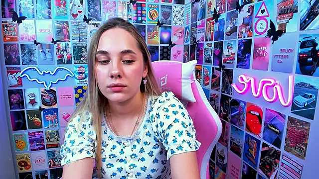 Snapshot of MiaMilas chatting on 10/06/25, 09:07 MiaMilas online show from 10/06/25, 09:07