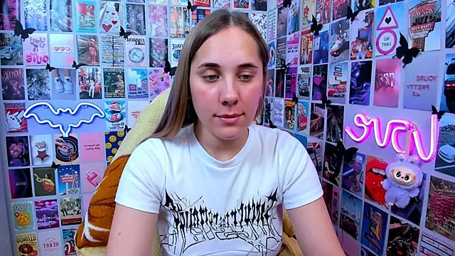 Snapshot of MiaMilas chatting on 10/22/25, 12:16 MiaMilas online show from 10/22/25, 12:16