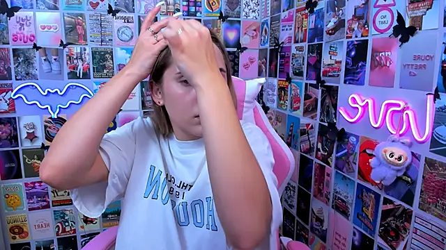 Snapshot of MiaMilas chatting on 10/24/25, 05:31 MiaMilas online show from 10/24/25, 05:31